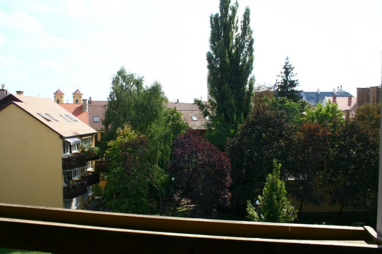 F&M Apartman Eger Exterior foto